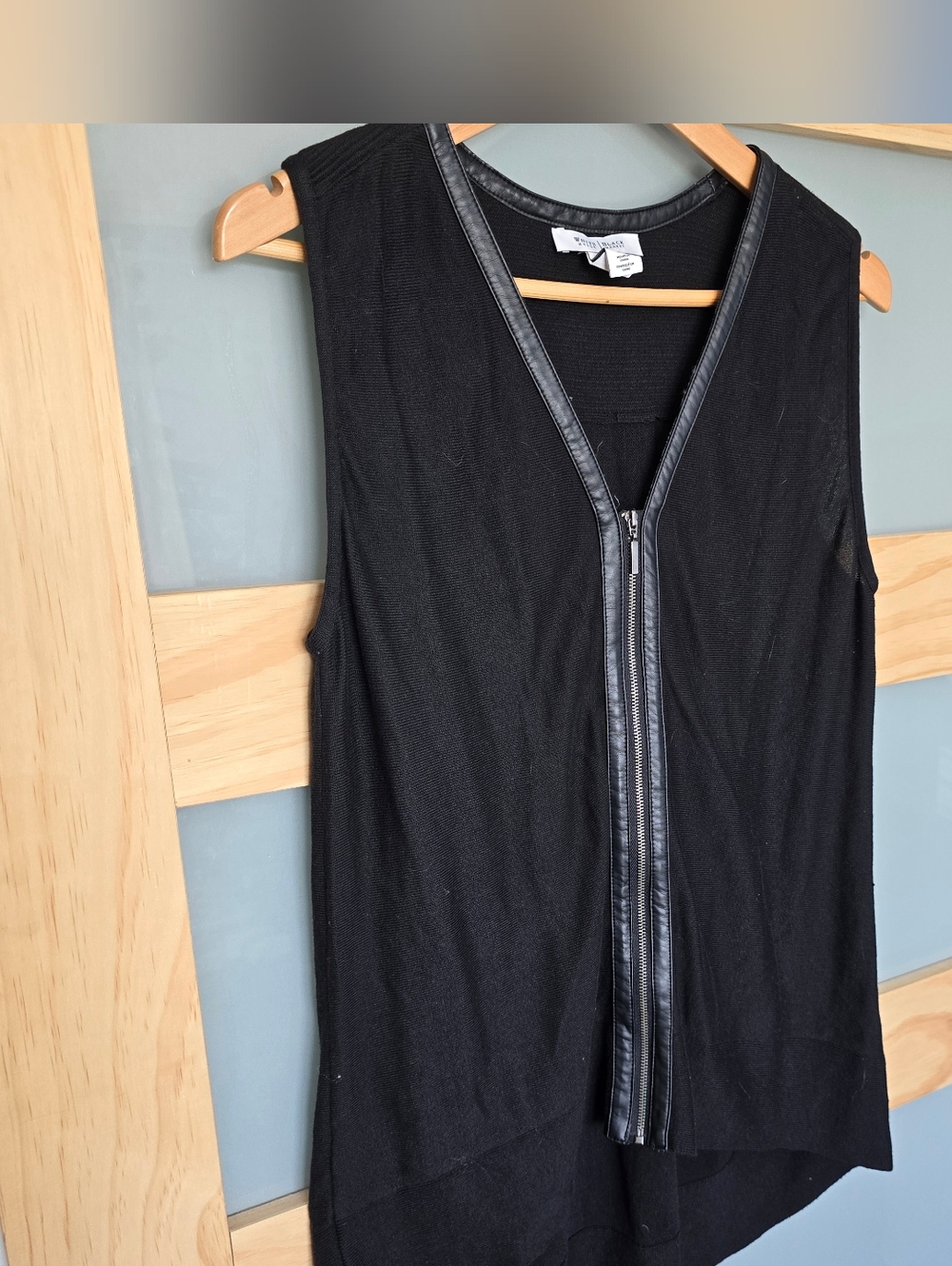 White House Black Market Black Sleeveless Zip-Front Knit Vest